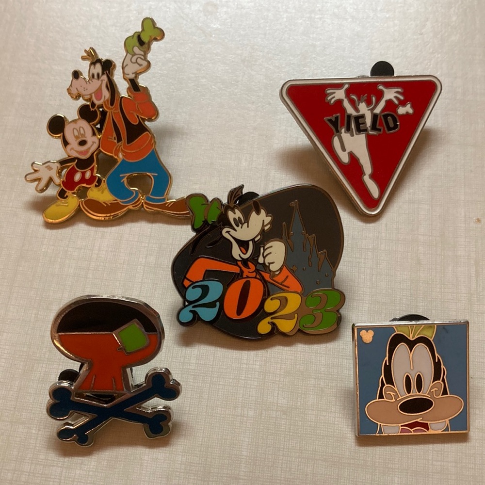 Disney Trading Pins - Goofy Trading Pins Random Set of 5